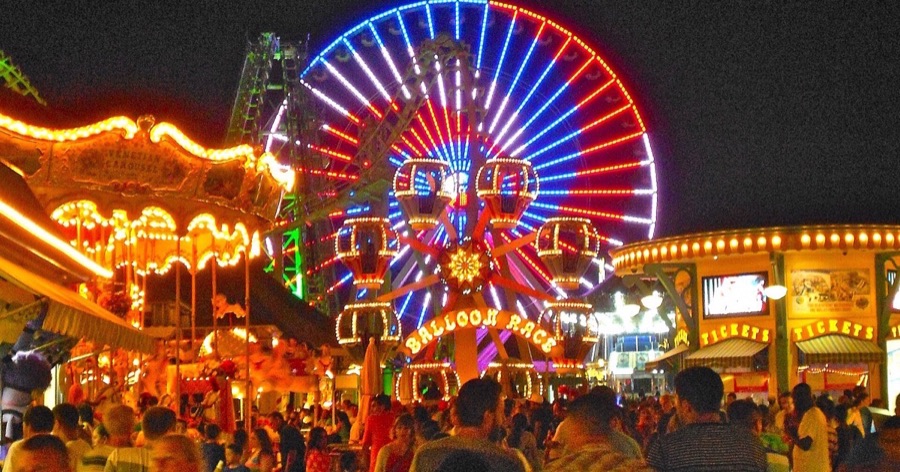 Morey's Piers Ferris wheel at night in Wildwood